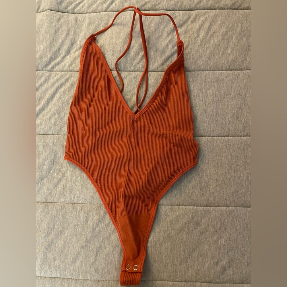 High cut V neck bodysuit xs - Picture 2 of 9